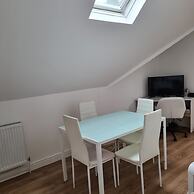 2-bed Loft Apartment for 5ppl With Private Parking