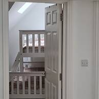 2-bed Loft Apartment for 5ppl With Private Parking
