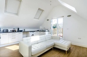 2-bed Loft Apartment for 5ppl With Private Parking