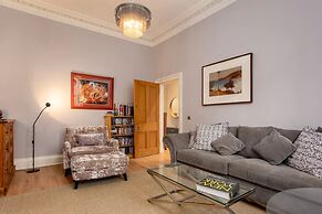 Spacious 2 Bedroom House Near The Meadows