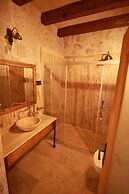 Sarnich Cave Suites