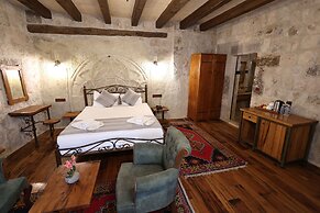 Sarnich Cave Suites