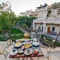 Sarnich Cave Suites