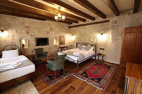 Sarnich Cave Suites