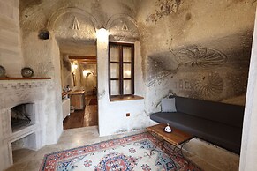 Sarnich Cave Suites