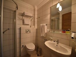 Nicholas Park Hotel
