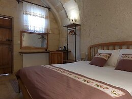 Narcissos Cave Hotel