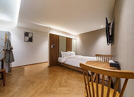 Brown Dot Hotel Eurwangri