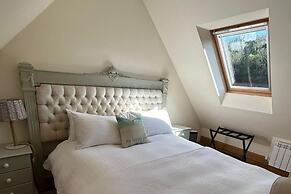 1 Bed Suite - Sleeps 2, Patio, Parking & Wifi