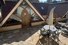 1 Bed Suite - Sleeps 2, Patio, Parking & Wifi