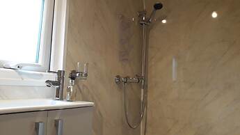 Hornbeam Eco Cabin - Sleeps 2 - Valley View