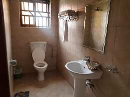 Karuma Travellers Hotel