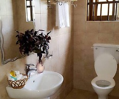 Karuma Travellers Hotel