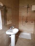 Karuma Travellers Hotel
