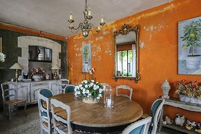Manoir De La Croix Saint Louis