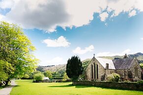 Ty Afon, River House