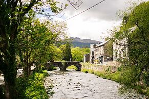 Ty Afon, River House