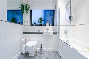 Impeccable 2-bed Apartment in Liverpool