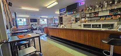 White Horse Inn Restaurant & Motel