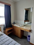 White Horse Inn Restaurant & Motel
