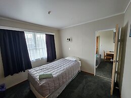White Horse Inn Restaurant & Motel