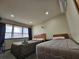 White Horse Inn Restaurant & Motel