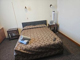 White Horse Inn Restaurant & Motel