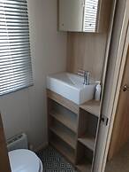 The Sea Breeze - Captivating Caravan in Camber
