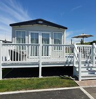 The Sea Breeze - Captivating Caravan in Camber