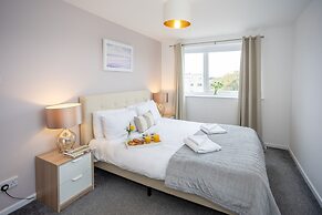 Stunning 2 bed Seaside Apartment With Sea Views