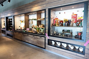 Moxy Simmern
