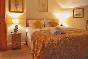 Cosy & Spacious Cottage in Scenic Village With Pub