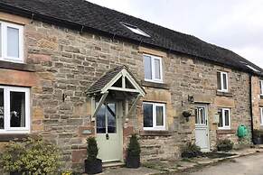 Cosy & Spacious Cottage in Scenic Village With Pub