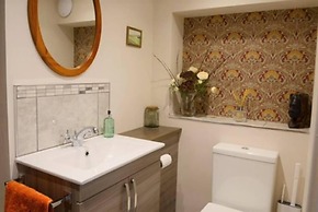 Cosy & Spacious Cottage in Scenic Village With Pub