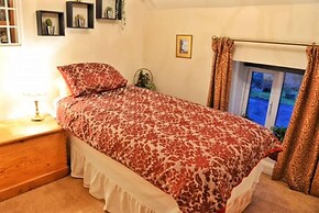 Cosy & Spacious Cottage in Scenic Village With Pub