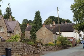 Cosy & Spacious Cottage in Scenic Village With Pub