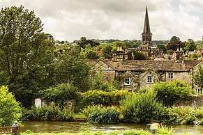 Cosy & Spacious Cottage in Scenic Village With Pub