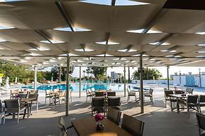 Adelais Bay Hotel