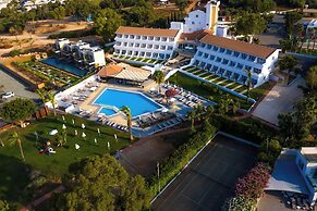 Adelais Bay Hotel