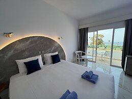 Adelais Bay Hotel