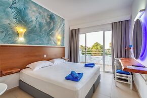 Adelais Bay Hotel
