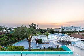 Adelais Bay Hotel