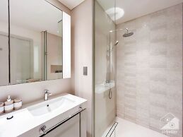 Luxurious Beach front Apt with balcony Dubai Marina