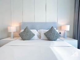 Luxurious Beach front Apt with balcony Dubai Marina