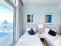 Luxurious Beach front Apt with balcony Dubai Marina