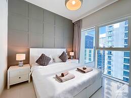 Luxurious Beach front Apt with balcony Dubai Marina