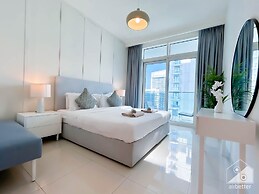 Luxurious Beach front Apt with balcony Dubai Marina
