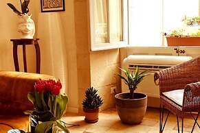 2-bed Island Retreat - Baroque Courtyard & Views