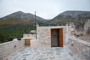 Dandy Villas Tower-Built in 17th century