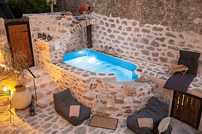 Dandy Villas Tower-Built in 17th century